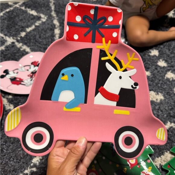 Bundle of 9 Melamine Plates - Picture 6 of 12